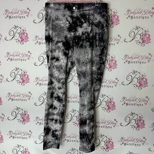 HUE pants stretchy Black and Gray Tie-Dye Skinny Jeans